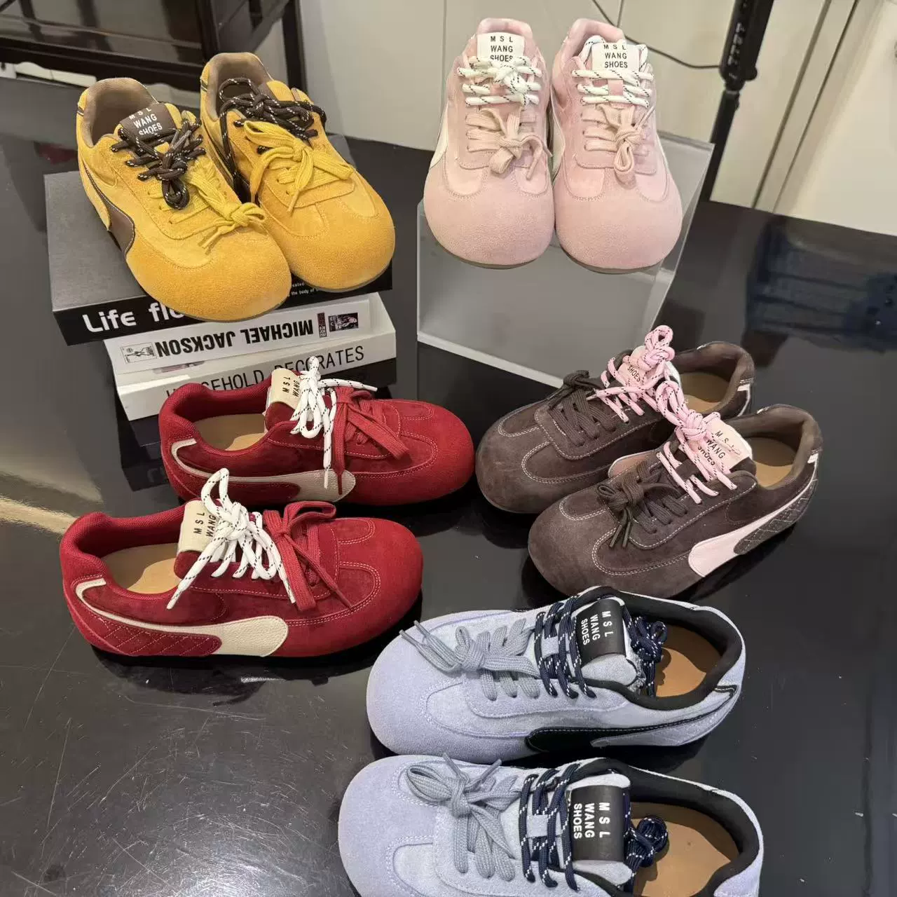 Легкое мягкое дно ~ Кожа плюс бархат уродливая немецкая обувь женская зимняя 2024 новая двухцветная обувь повседневная арганская обувь