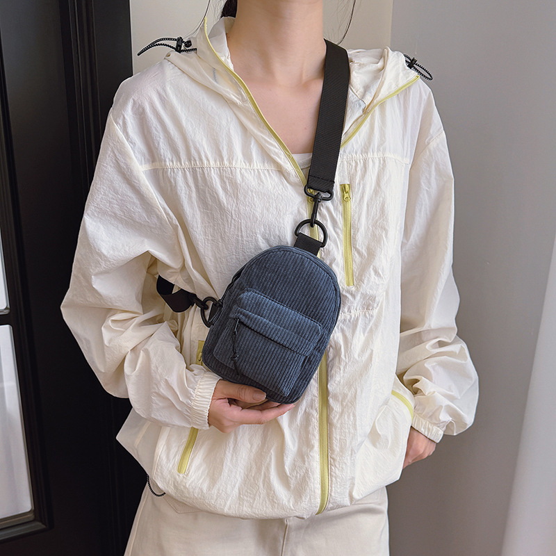 Otoño y invierno nuevo tipo de tela de seda para niños bolsa de pecho deportiva de ocio de viaje ligero bolso de cintura para niños de color sólido coreano bolso de cintura