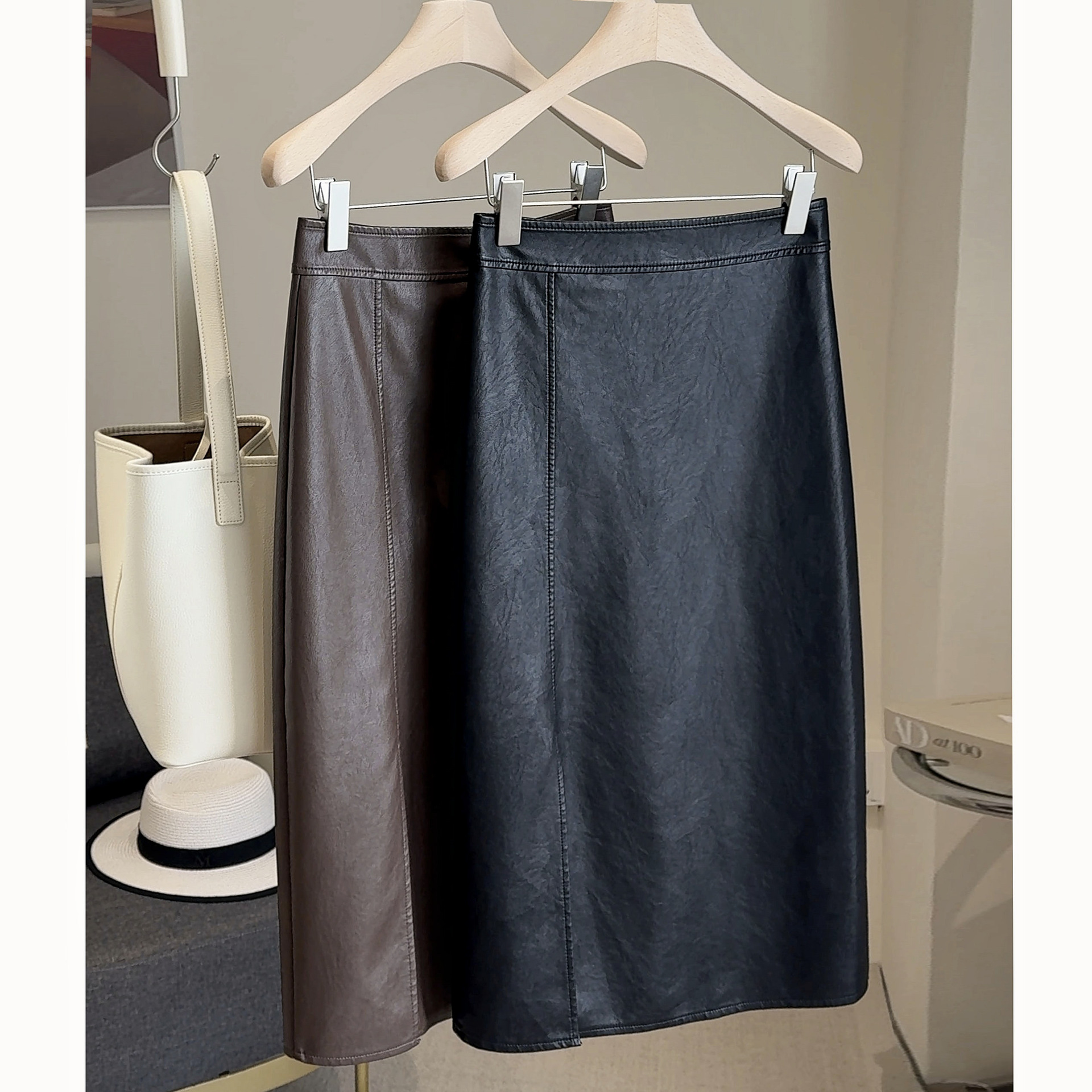 咖色PU皮裙女2025秋季中长款高腰显瘦开叉半身裙a字包臀一步裙子