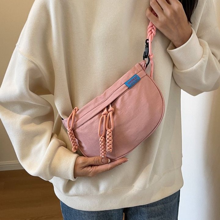 Los fabricantes venden al por mayor nuevos bolsos de mujer, bolsos de pecho de tela Oxford de moda, bolsos de mensajero de hombro para damas casuales, bolsillos de moda de todos los partidos