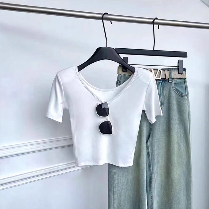 V-Neck Short-Sleeve T-Shirt with Padded Shoulders for Women, Summer 2026, Slim Fit, Stretchy, Flattering, Basic Top V-Neck Short-Sleeve T-Shirt with Padded Shoulders for Women, Summer 2026, Slim Fit, Stretchy, Flattering, Basic Top