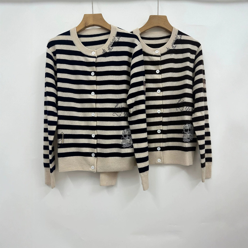 ZV2026 Autumn/Winter French Design Skull Letter Rhinestone Simple Striped Cashmere Round Neck Knit Cardigan Top ZV2026 Autumn/Winter French Design Skull Letter Rhinestone Simple Striped Cashmere Round Neck Knit Cardigan Top