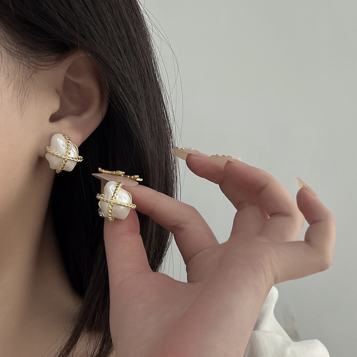 Fashion Simple Twist Irregular Baroque Pearl Earrings