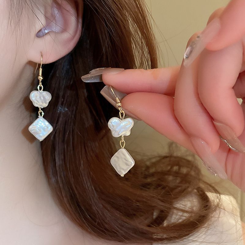 Pendientes de mariposa plisados de circón con aguja de plata Pendientes pequeños y frescos de moda simple Pendientes ligeros de lujo de alta gama al por mayor