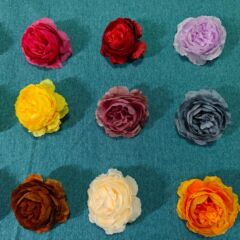 洋牡丹の花の頭は花の結婚祝いの背景の壁をシミュレーションして家を飾って造花の人工花を並べます。