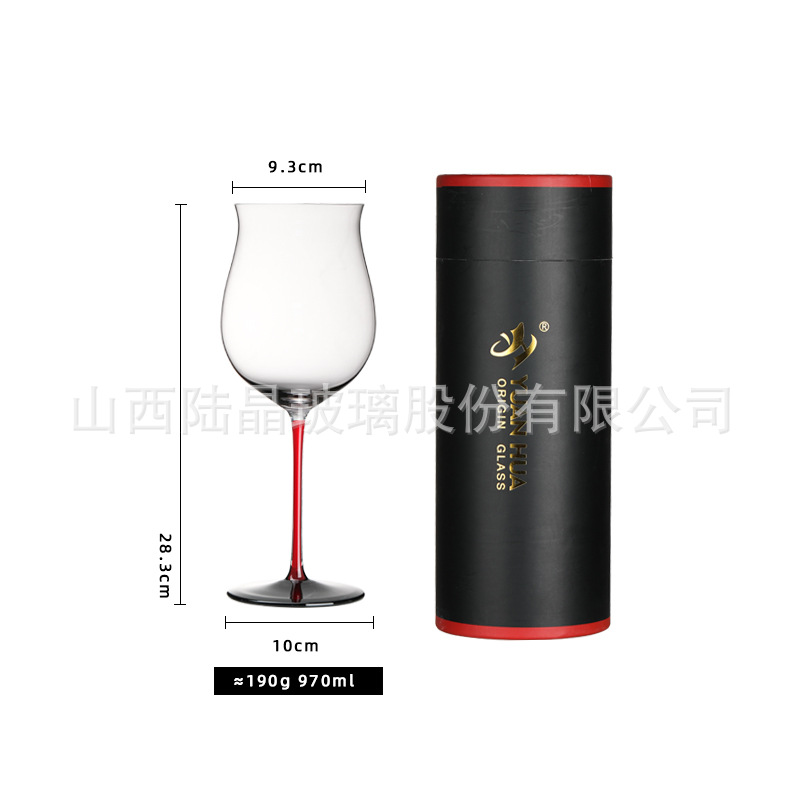 C Copa de vino de fondo rojo y negro