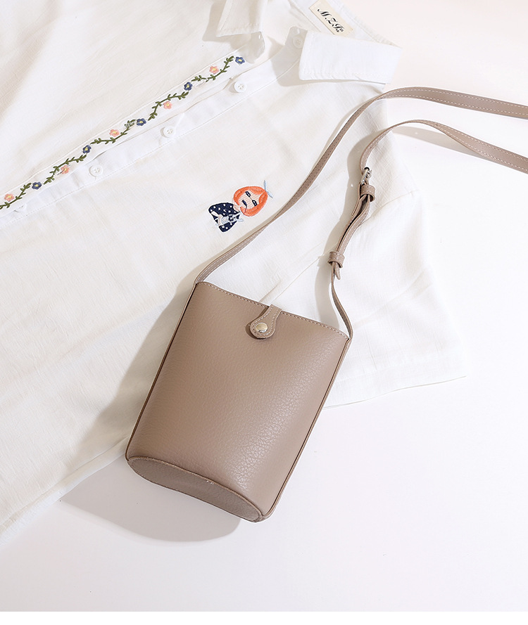 Women's Pu Leather Solid Color Basic Bucket Zipper Buckle Phone Wallets display picture 17