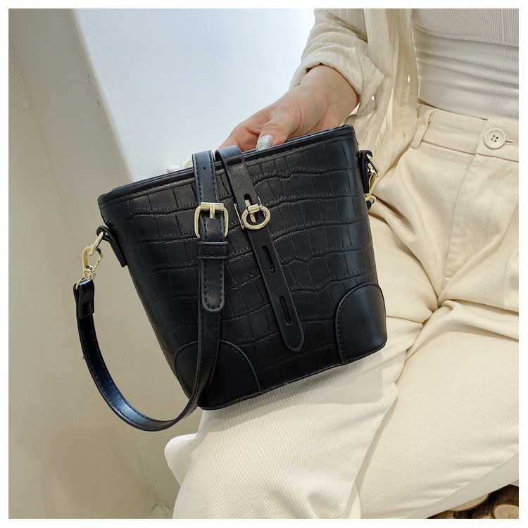 Nihaojewelry Fashion Texture Crocodile Pattern One-shoulder Messenger Bucket Bag Wholesale display picture 77