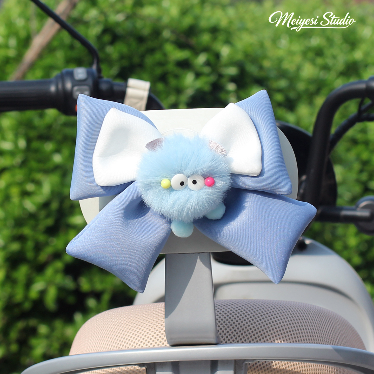 Auto eléctrico motorcicleta cabeza asiento trasero decoración arco lindo trenza monstruo coche eléctrico adornos asiento trasero pegatinas traseras