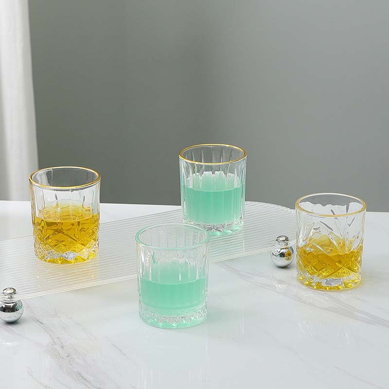 Dos o dos vasos de vino blanco, vasos de vidrio tallados con patrón de diamante, vasos de licores caseros, vasos de vino de estilo nórdico, vasos de vino pequeños