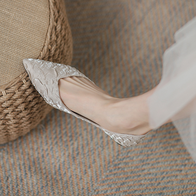 여성을위한 물떼새 격자 모양의 뾰족한 발가락 플랫 슈즈 2025 새로운 기질 요정 스타일 펌프 슬립 온 프랑스 여성 신발 봄