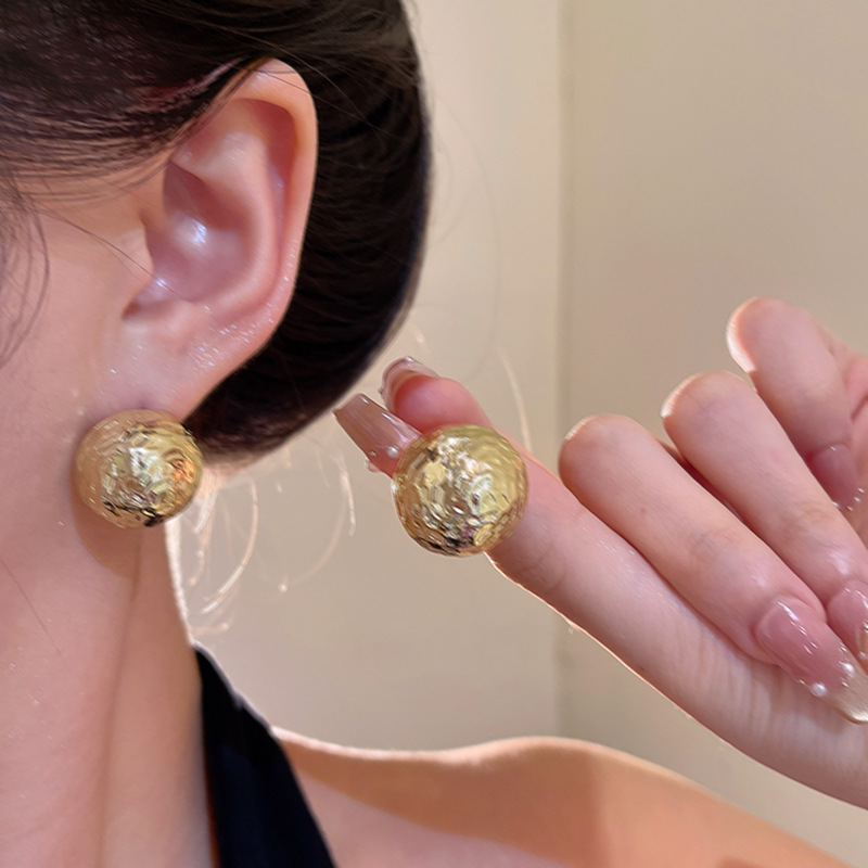 Exaggerated Quilted Pattern Asymmetrical Round Earrings for Women, New High-End, Elegant, Large Earrings, Personalized Classic Earrings