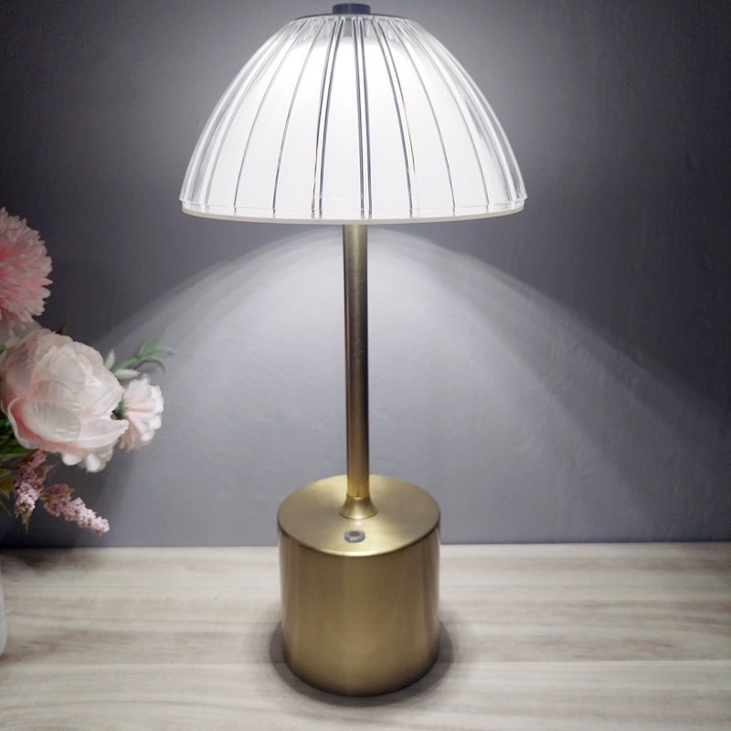 높은 바닥 반달 테이블 램프