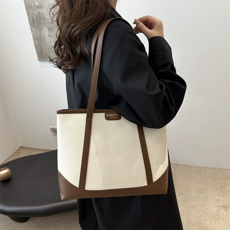 Retro capacious one-shoulder bag for leisure, autumn