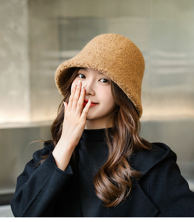 Women's Simple Style Solid Color Eaveless Bucket Hat display picture 1