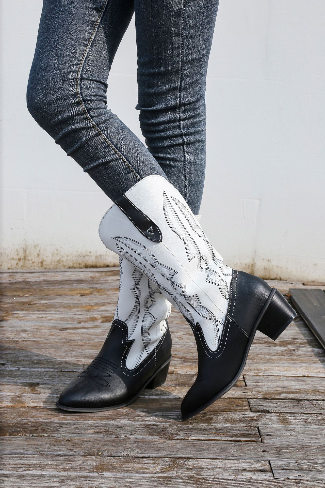 Western pointy embroidery vintage boots_voghion.com