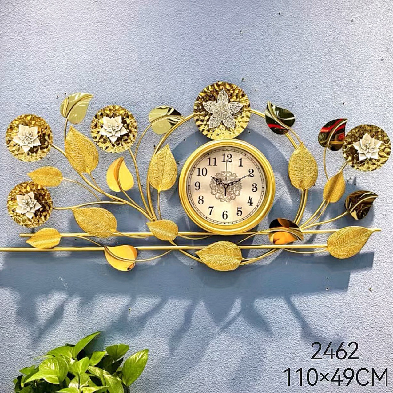 2025新品挂钟工艺品静音钛金钟表墙面背景装饰工轻奢简约餐厅银杏