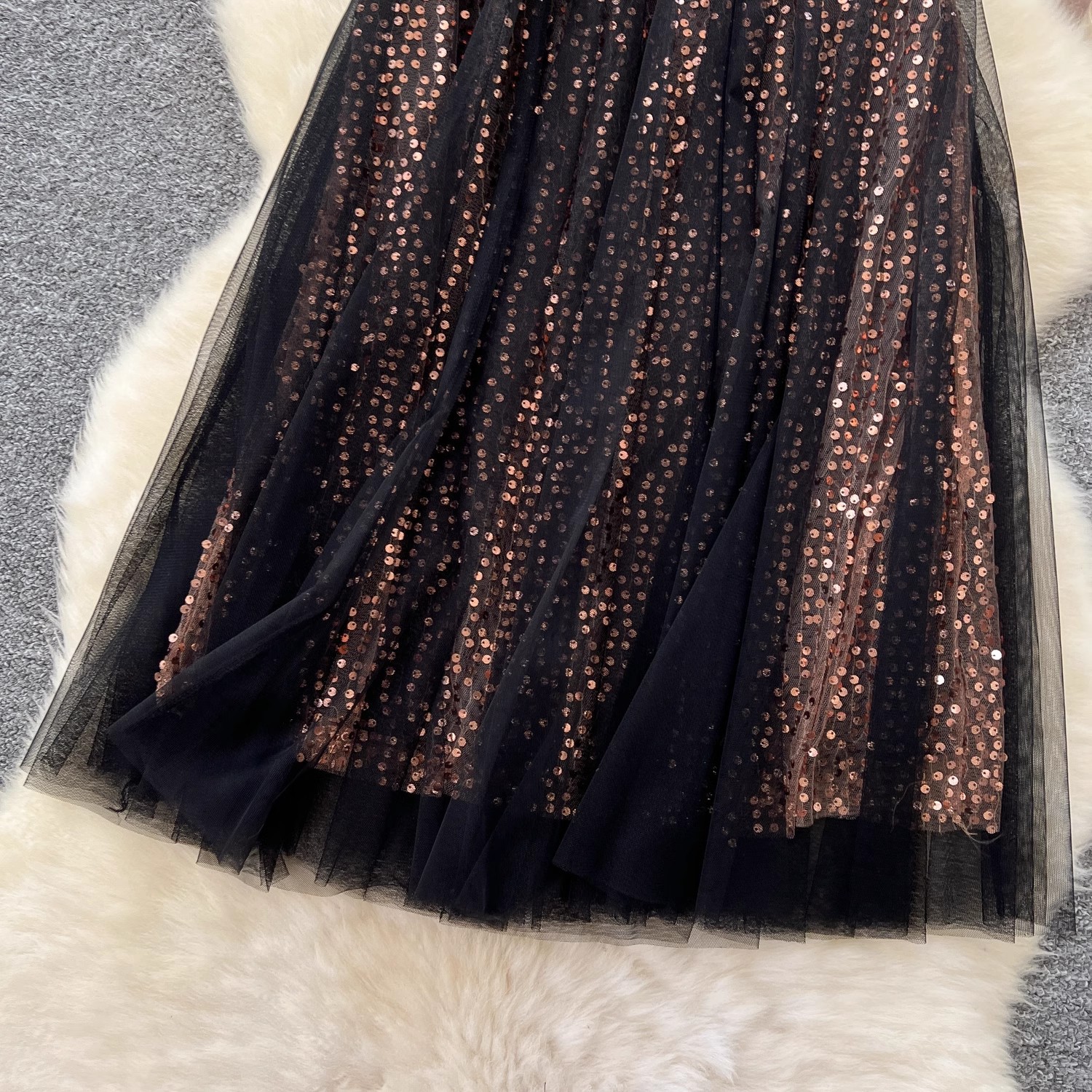 Dámská sukně do a ze sametu a síťoviny s flitry a elastickým pasem_voghion.com