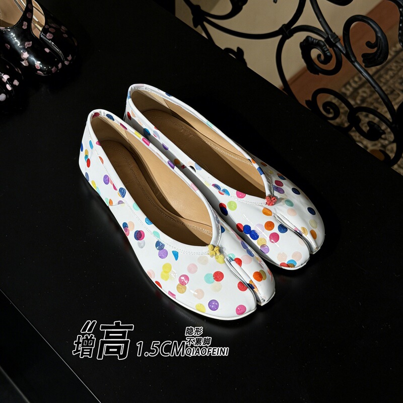 Colorful Polka Dot Split-Toe Shoes for Women 2026 New Style Shallow Flat Shoes with Hidden Height Increase, Versatile Soft-Soled Ballet Flats