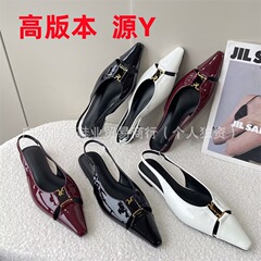 2025年の春の新型の平底ボタンの金属ボタンの先のファッションの快適な気質の女性のサンダルの後で包帯の包みを結びます。