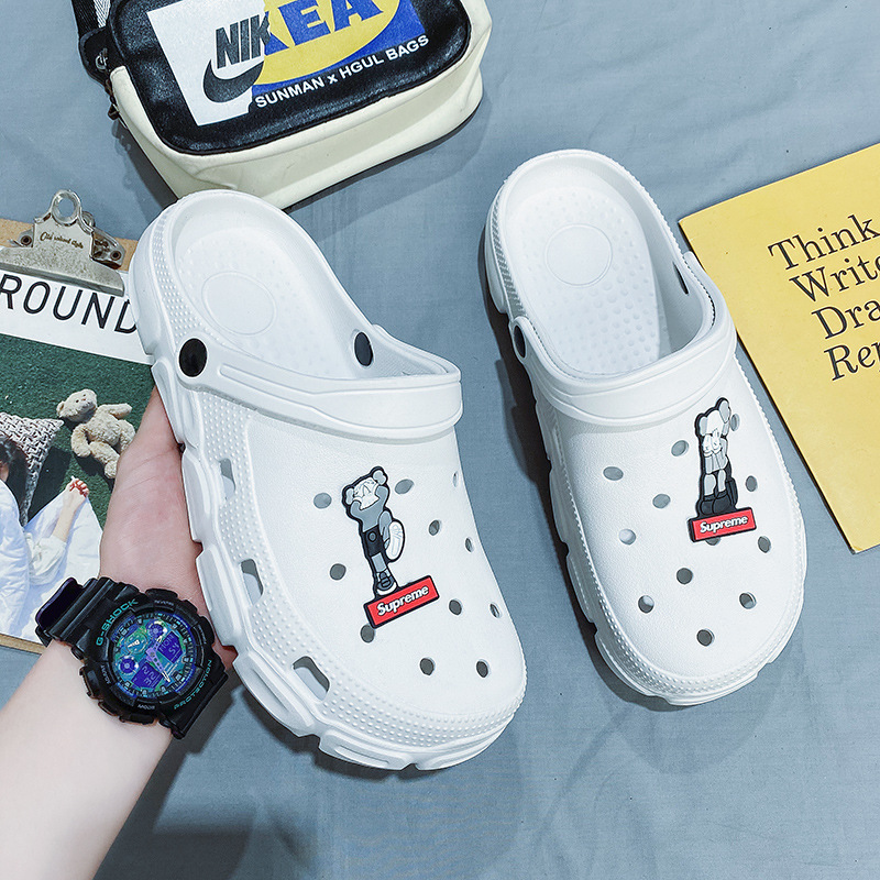 Zapatos con agujeros, zapatos casuales de verano nuevos para hombres, transpirables, huecos, ligeros, pisando mierda, dos zapatillas de Baotou vadeando en la playa