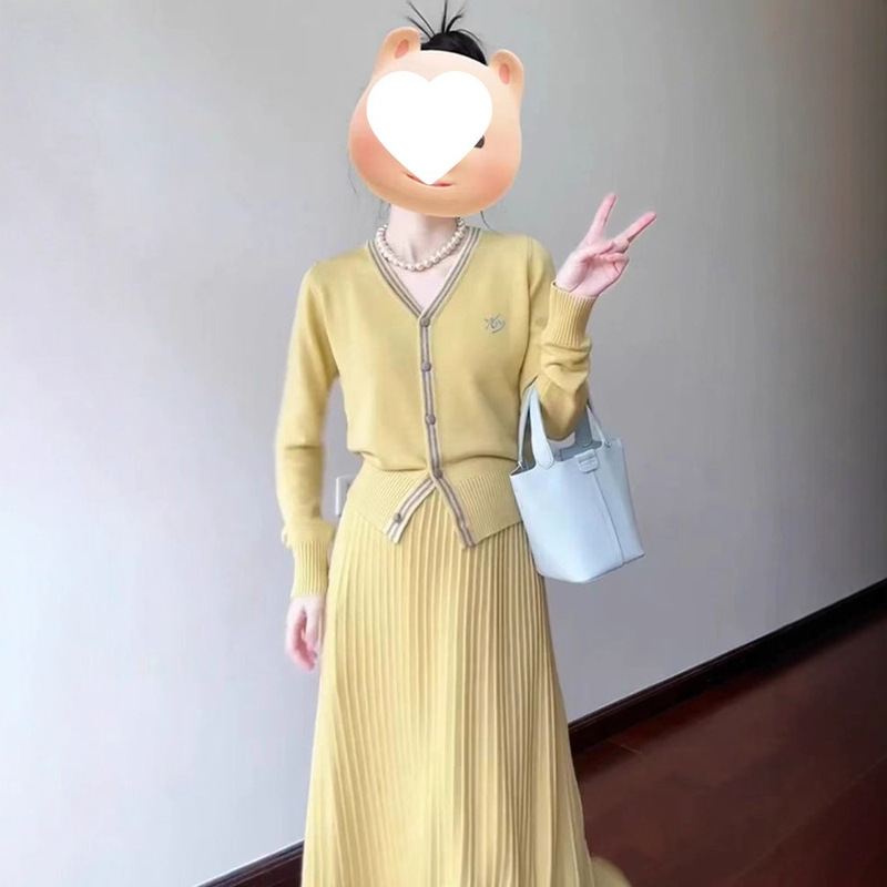 法式小香风黄色针织连衣裙子女高级感2025早秋穿搭一整套装长裙朝|undefined