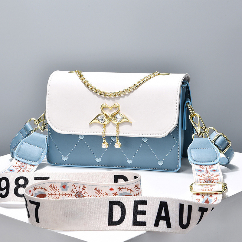 Bag New 2022 Western style women's textured embroidered simple shoulder crossbody bag chain bag small square bag Bag New 2022 Western style women's textured embroidered simple shoulder crossbody bag chain bag small square bag