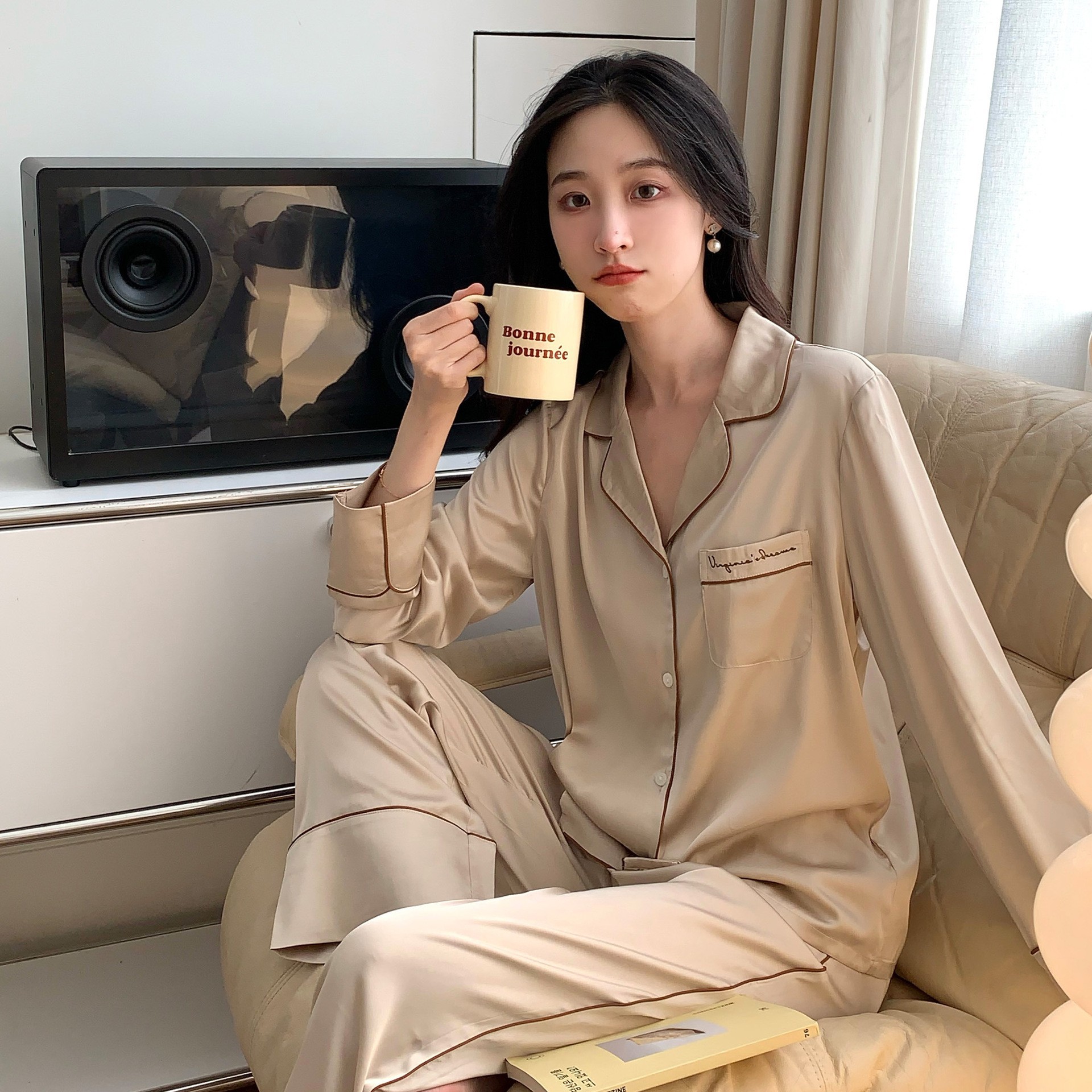 2023 새로운 숙녀 얼음 실크 새틴 긴 소매 바지 잠옷 편안한 가정 옷 높은 감각 봄과 가을 세트