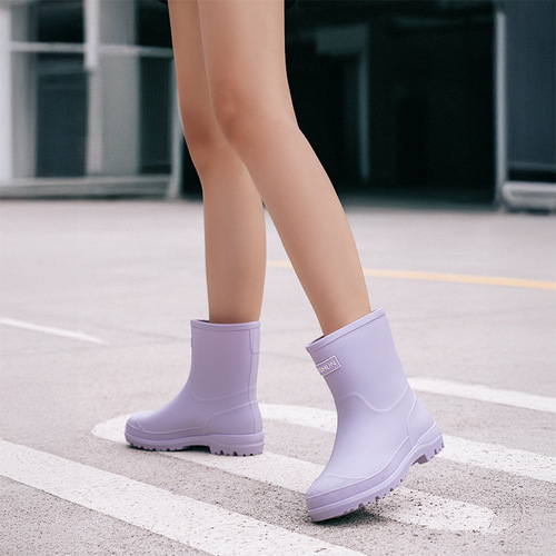 Export to Japan and Korea 2025 Cross-border New Fashion Rain Boots Mid-calf Rain Shoes Women Anti-slip Water Shoes Lightweight Waterproof Rubber Shoes