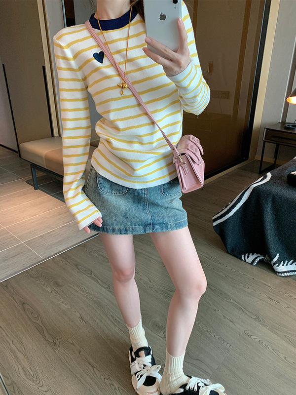 奶黄色条纹爱心长袖t恤女2025新款春秋小个子短款修身打底衫上衣|undefined