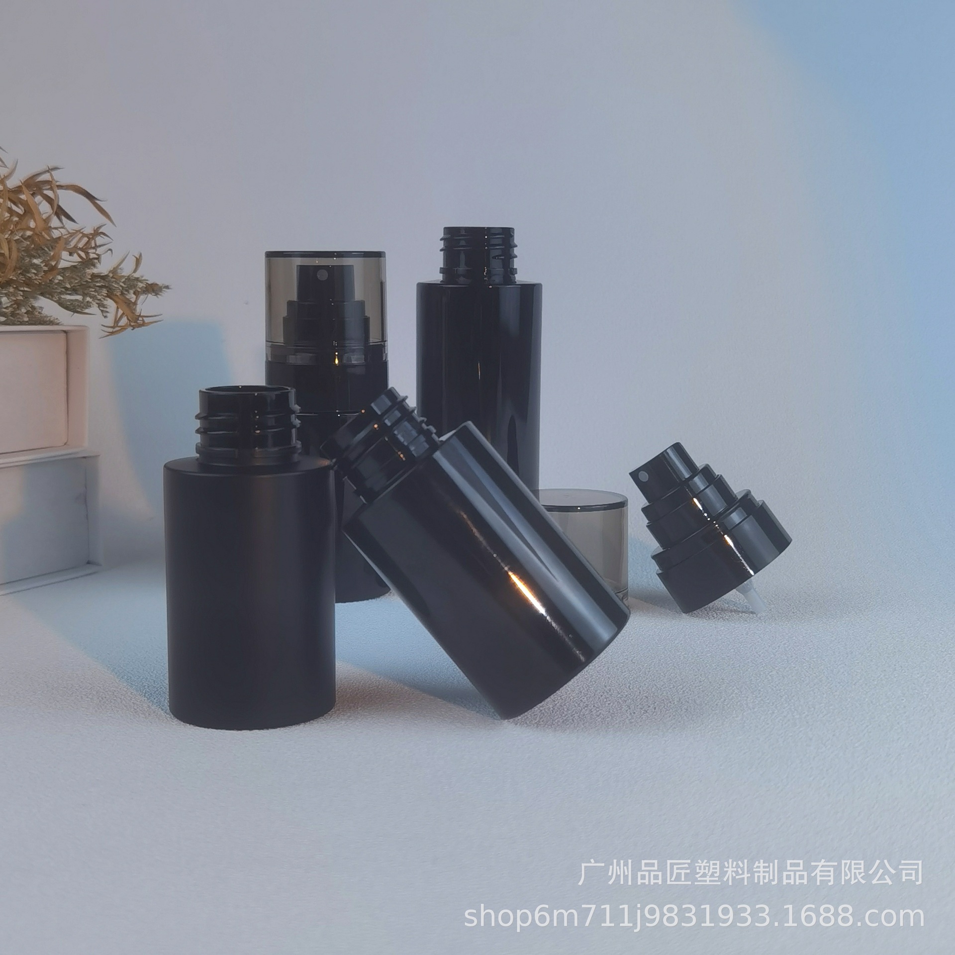 80ml哑面黑色定妆喷雾瓶 100ml黑色光面水乳按压塑料瓶卸妆补水瓶