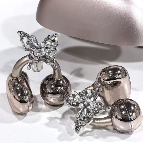 Full Diamond Bow Earphone Buckle European and American Style Niche Design Light Luxury High-End Earphone Clip DIY Accessories High-End