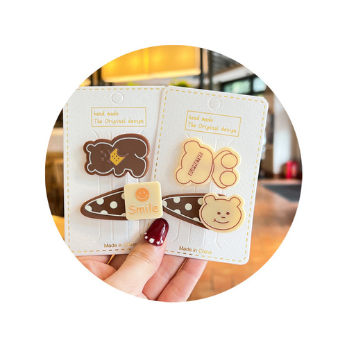 Trendy milk coffee-colored hair accessories for little girls: Adorable cartoon bear-shaped clips, perfect for baby bangs and stray strands—also great as kids' hairpins!