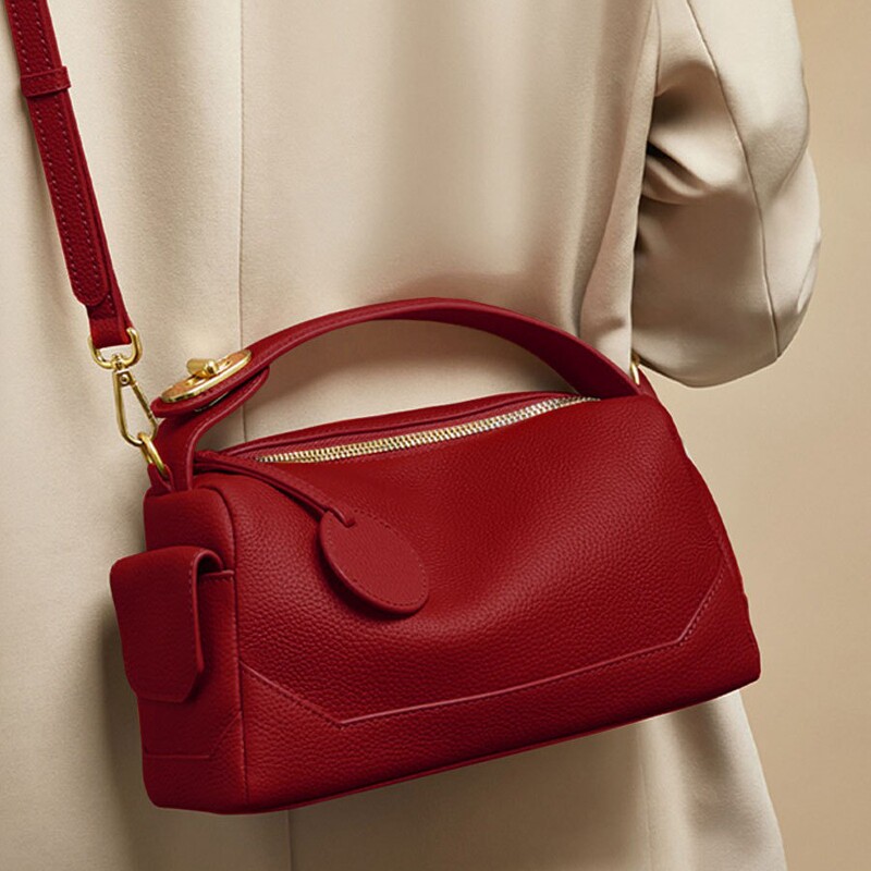 Retro Red Portable Pillow Bag Women's New Designer Shoulder Crossbody Versatile Fashion Commuting