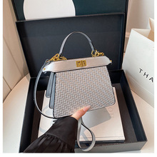 �¿�r��Ů��С�Ͱ����p��ӊA�ڰ���б��μ��n�泱����