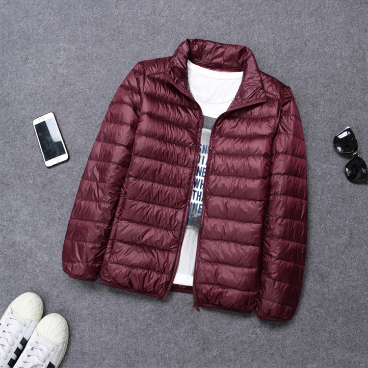 秋冬の新型男性は薄っぺらで帽子付きの綿服と保温ファッションの短いタイプのカジュアルな携帯式スタンドカラーの綿入れの上着の男性です。|undefined
