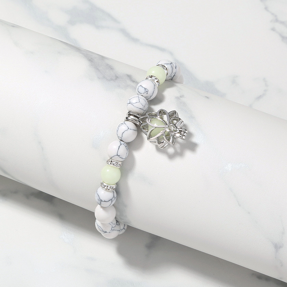 Bracelet de perles lotus phosphorescent brillant dans le noir_voghion.com