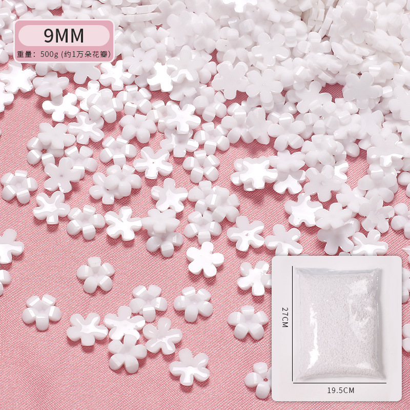 Popular manicura popular en línea de cinco pétalos de joyería de flores elegante estilo blanco resina tridimensional pequeña flor 500g a granel