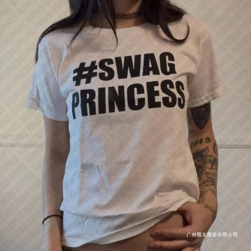 Aesthetic 2000s gothic grunge women's retro casual short-sleeve t-shirt with girl print and cropped design Aesthetic 2000s gothic grunge women's retro casual short-sleeve t-shirt with girl print and cropped design