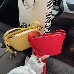 �r��б����ٴ����μ�ˮͰ�����s���К��|Ů������ͨ�����e�ٴ�