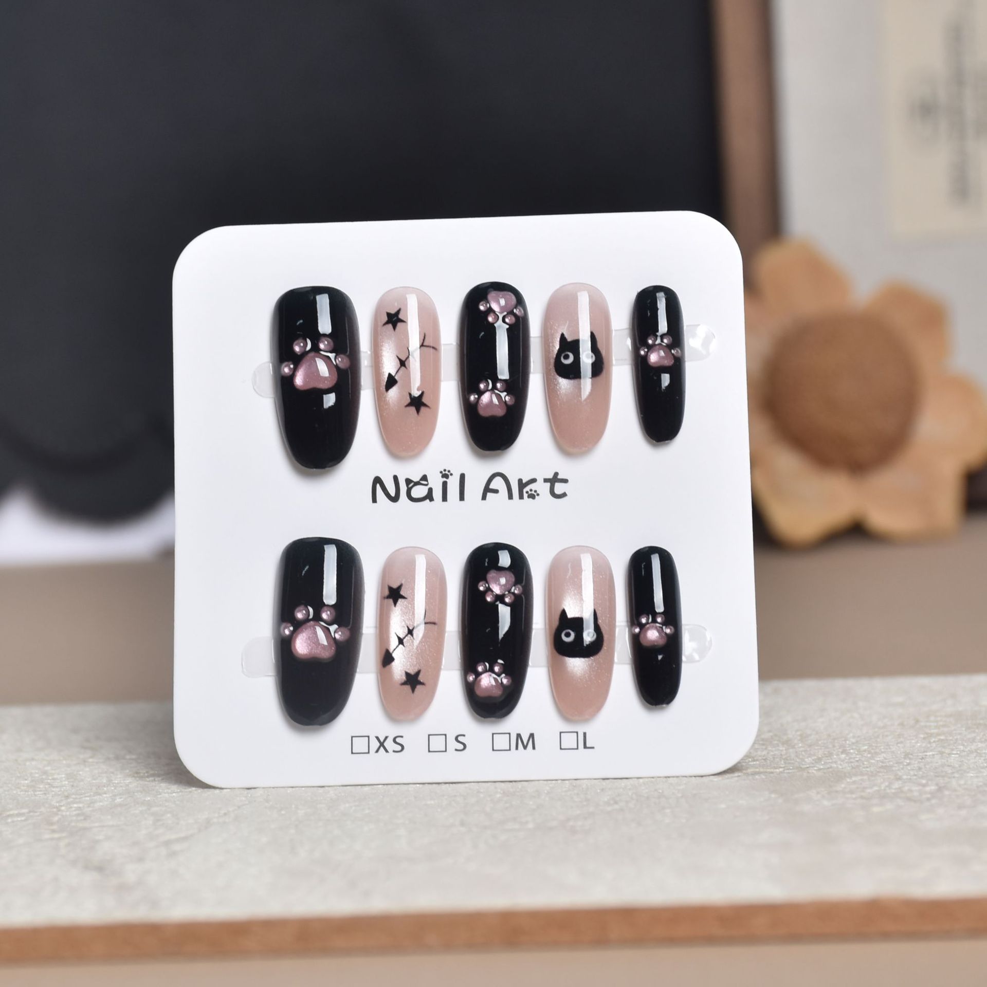 Uñas postizas francesas con diseño floral dorado, estilo ojo de gato, cortas y desmontables, producto de alta gama para arte de uñas 2026.
