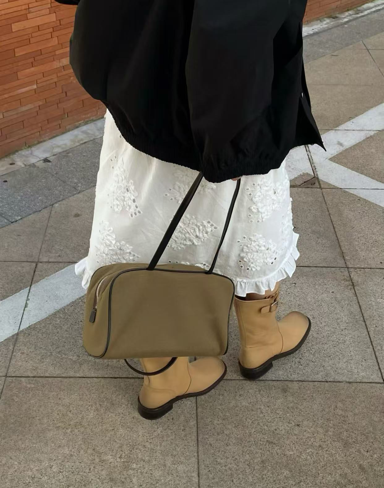 캔버스와 양가죽 트럼펫