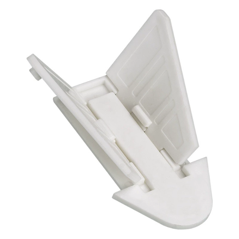 Сдвинутая дверь и сдвинутая оконная блокировка для защиты детей от падения