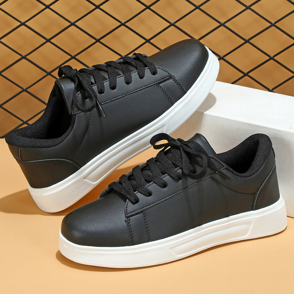 Jinjiang zapatos coreanos de moda skateboard de suela gruesa pareja zapatos deportivos casuales con suela suave zapatos blancos cómodos para mujeres