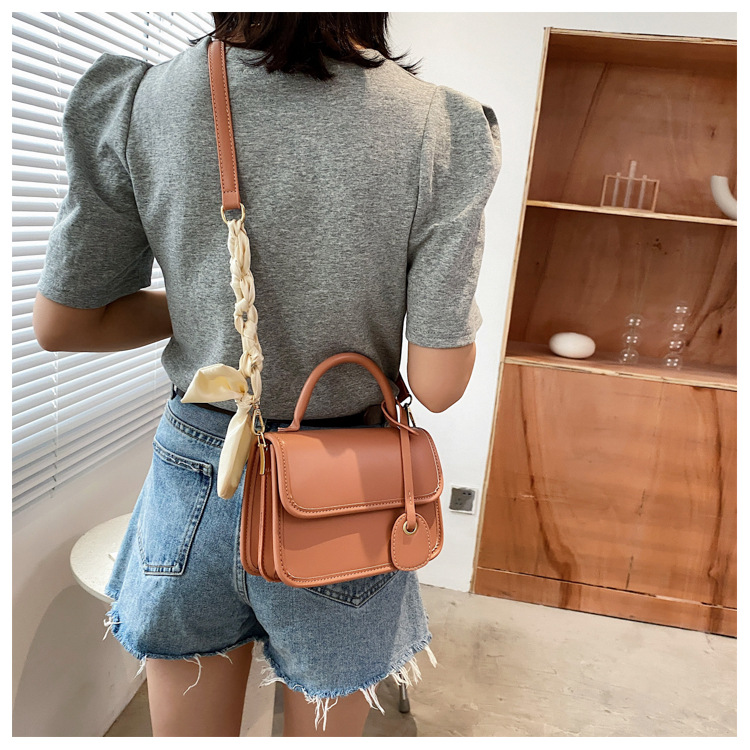 Fashion Solid Color Double Buckle Messenger Shoulder Bag display picture 17