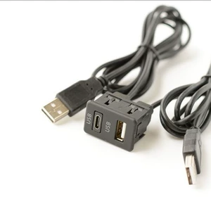 Avtomobil Ümumi Dəyişdirilmiş Type-C+Aux İkili USB Aux Genişləndirici USB+2RCA Yeri
