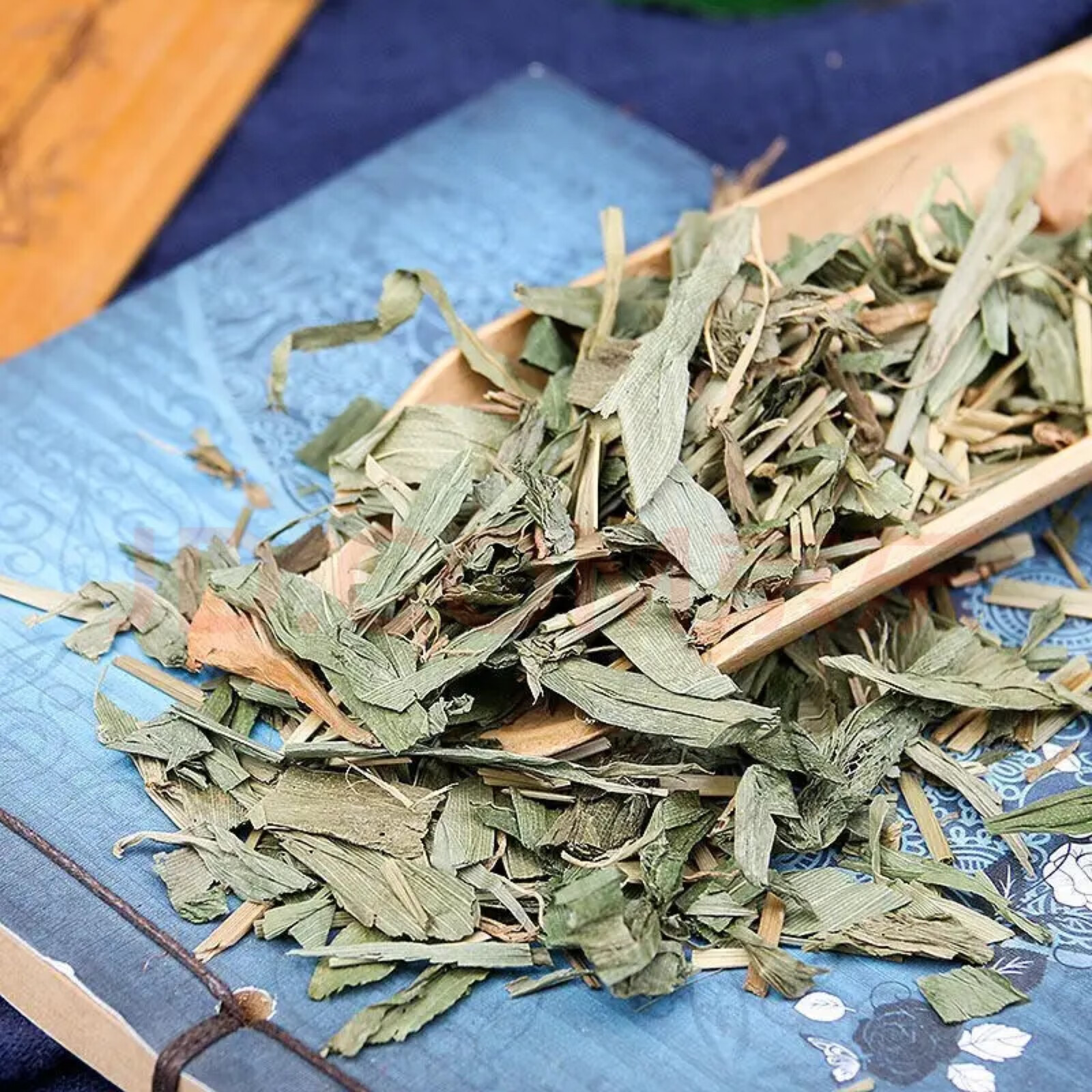 Dried Lophatherum Herb Dan Zhu Ye 500g Loose Herbal Leaves for Water Infusions and Decoctions overview