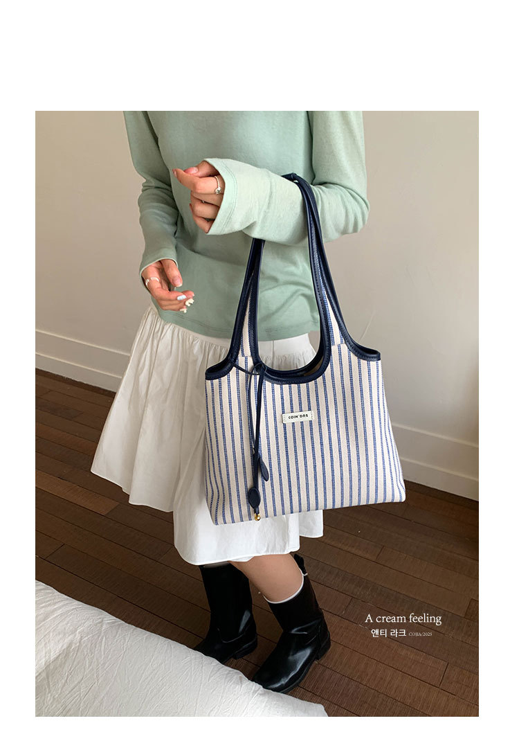 2025 Casual Commuter Tote bag, women's niche striped simple and fashionable hand-held shoulder bag, large-capacity underarm bag full figure