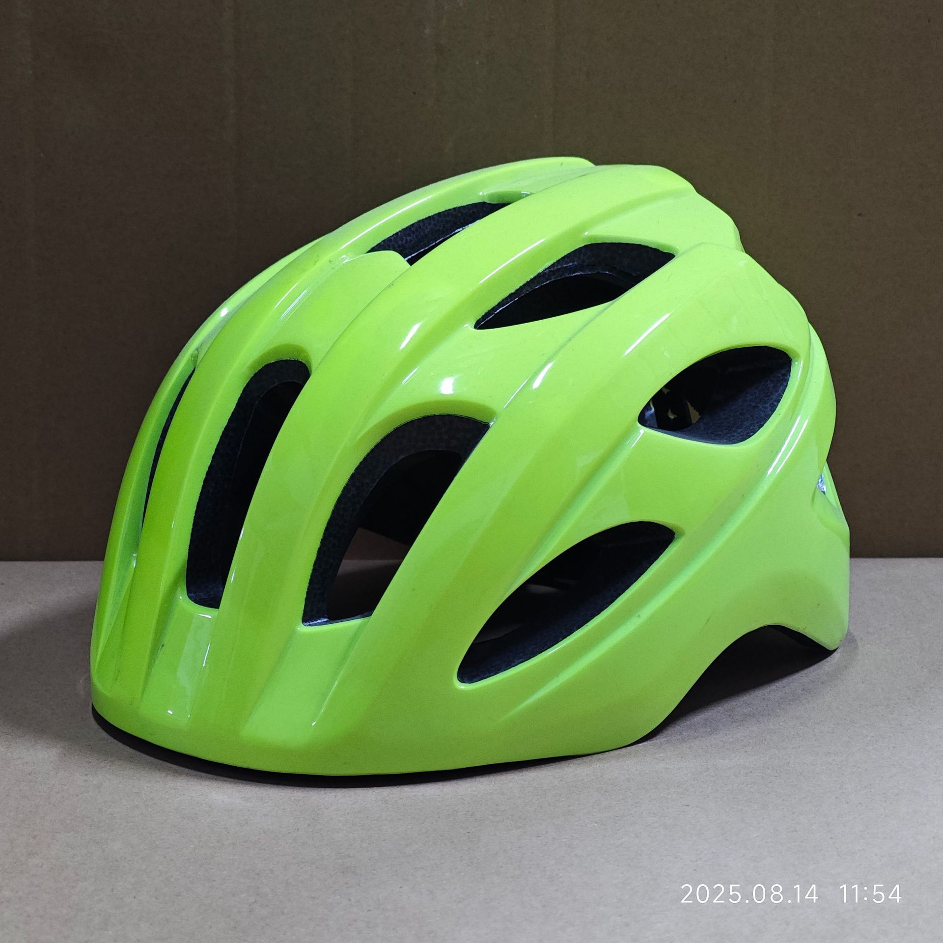 Casco especial con luz para llevar casco de seguridad de ciclista integrado para forro ligero
