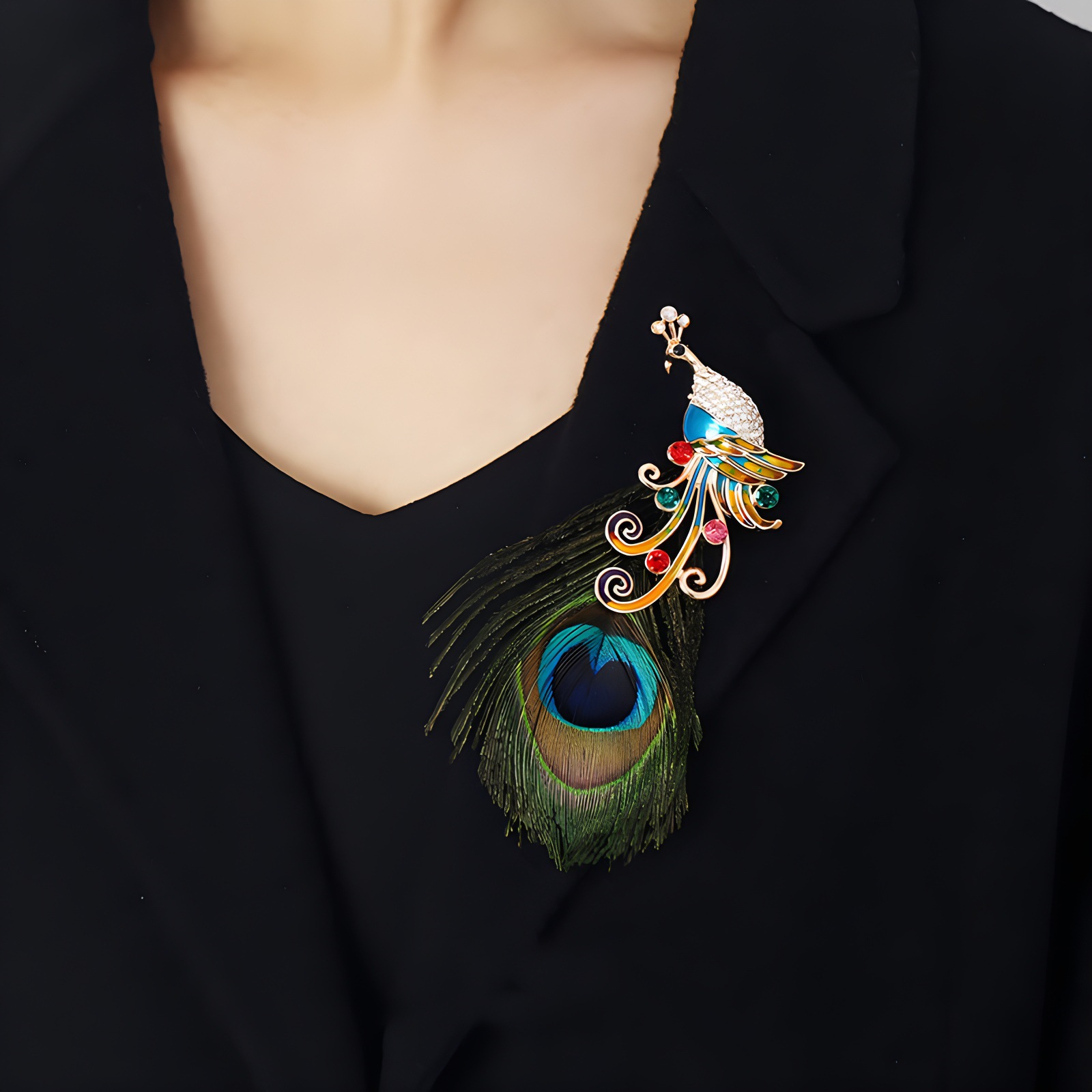 Elegante spilla a forma di piuma di pavone con strass_voghion.com